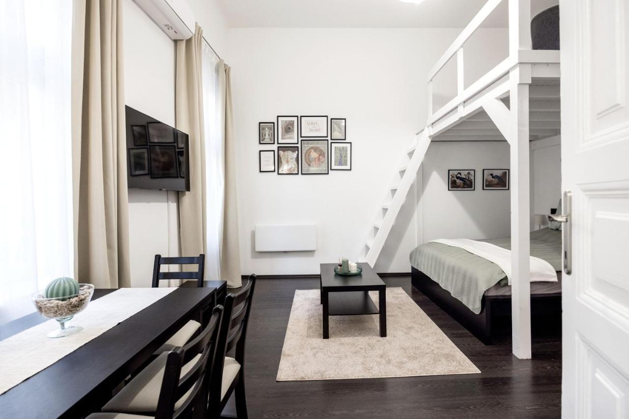 Apartmán Charming Downtown Hideaway Steps From New York Cafe! Budapešť Exteriér fotografie
