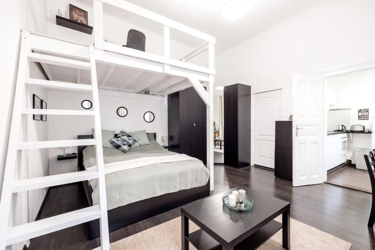Apartmán Charming Downtown Hideaway Steps From New York Cafe! Budapešť Exteriér fotografie